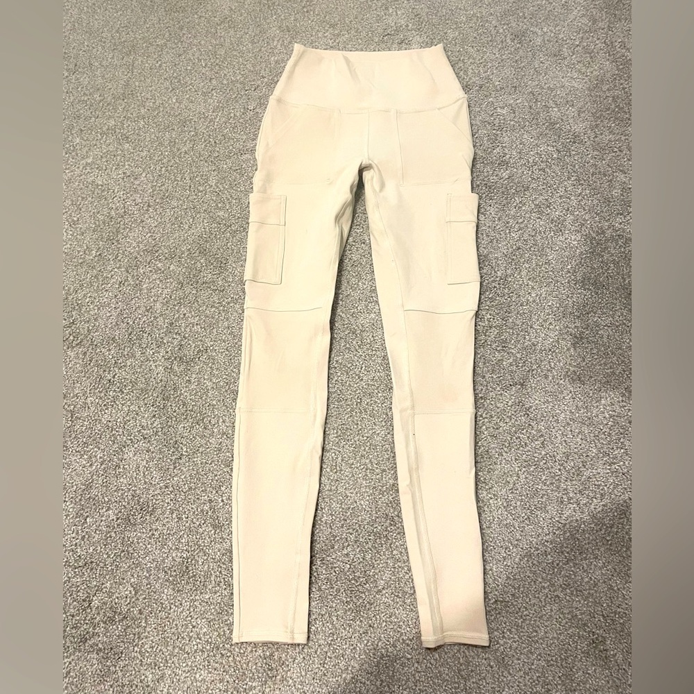 AloYoga ivory cargo leggings!!